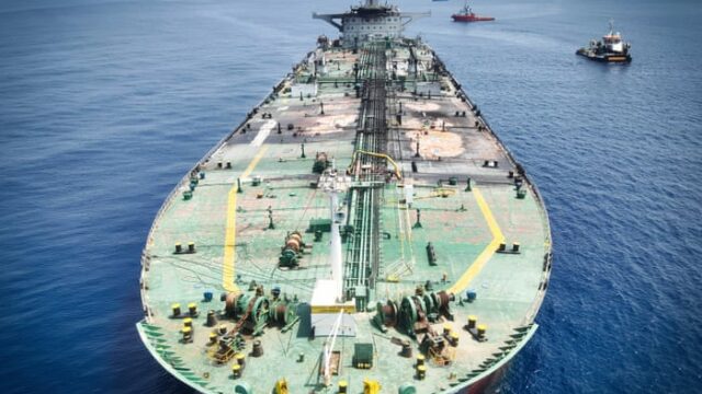 Le pétrole frôle les 100 dollars après des frappes américaines sur l’Iran et des attaques houthies en mer Rouge