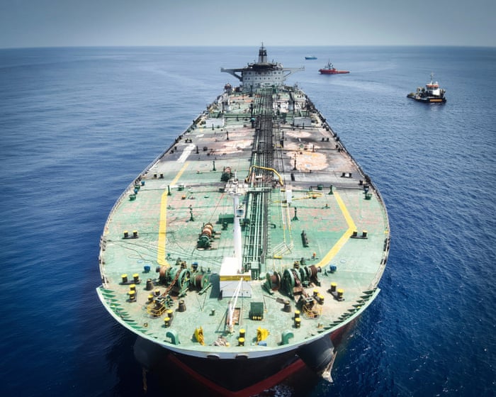 Le pétrole frôle les 100 dollars après des frappes américaines sur l’Iran et des attaques houthies en mer Rouge