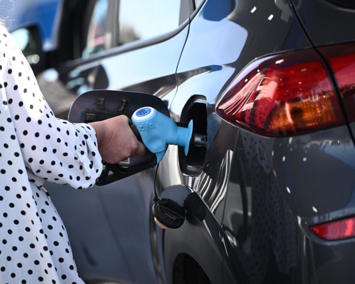 Australie : les ménages menacés par une hausse des taux et une essence au-delà de 2 dollars le litre