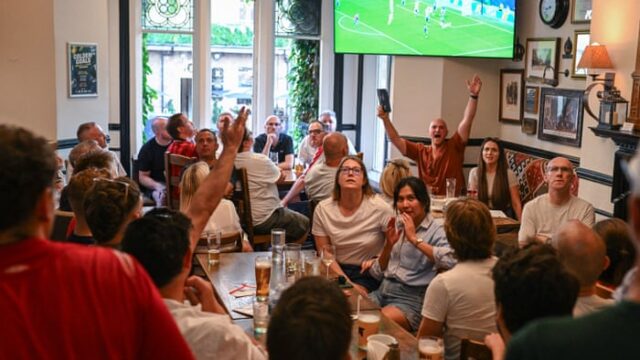 Royaume-Uni : la Coupe du monde sauve temporairement les pubs, mais la crise structurelle demeure