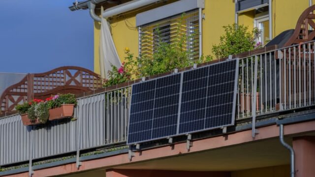 Royaume-Uni : les panneaux solaires de balcon autorisés à la vente dès le 27 août