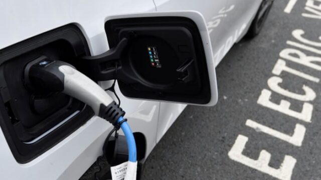 Au Royaume-Uni, la location de voitures électriques d’occasion explose face à la flambée des carburants