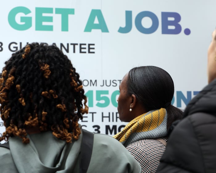 Royaume-Uni : des « boot camps » d’intelligence artificielle pour remettre les jeunes Neets à l’emploi