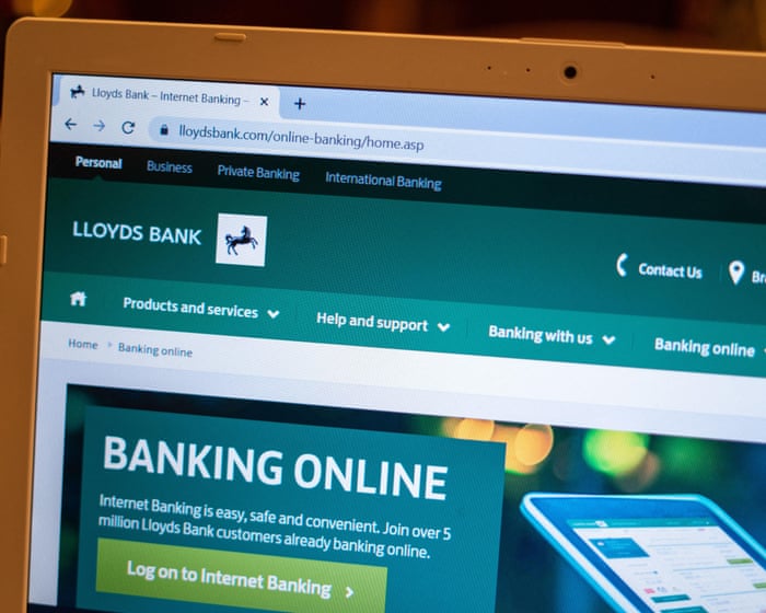 بنك لويدز البريطاني يحتجز 5500 جنيه إسترليني تخص كنيسة رعوية منذ أشهر